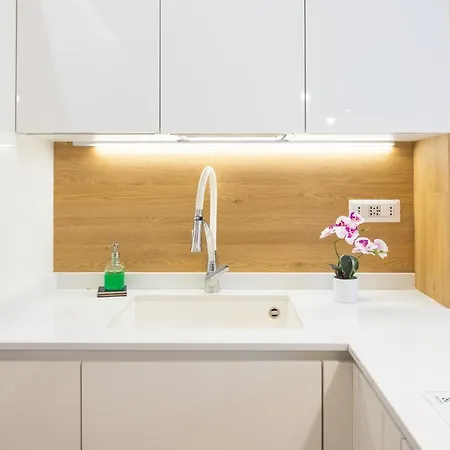 Cozy Flat With Terrace At Trastevere Train Station Apartamento