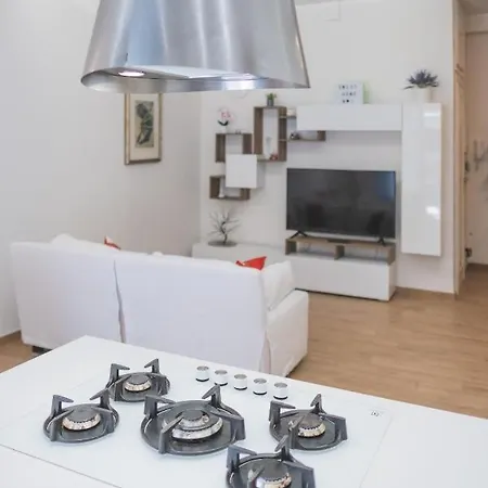 Apartment Cozy Flat With Terrace At Trastevere Train Station