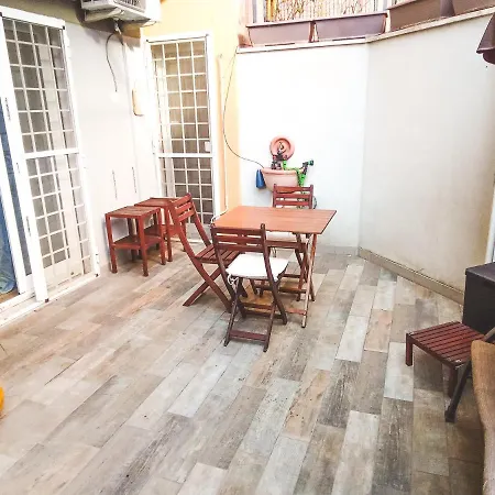 Cozy Flat With Terrace At Trastevere Train Station Apartamento Roma