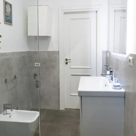 Cozy Flat With Terrace At Trastevere Train Station Apartment